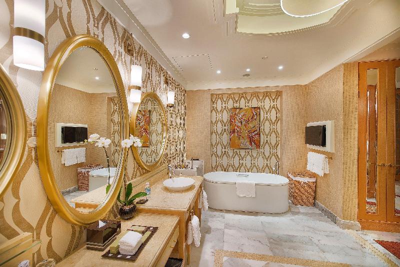 سوئیت با چشم‌انداز زمین گلف, Intercontinental Grand Ho Tram