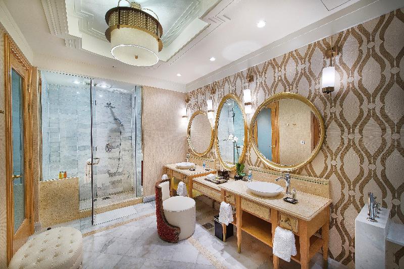 سوئیت با چشم‌انداز زمین گلف, Intercontinental Grand Ho Tram