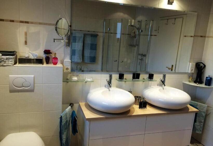 带阳台的豪华间, Bed & Breakfast Faas
