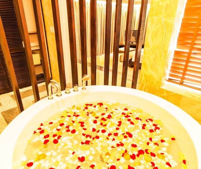 اتاق پریمیوم با چشم‌انداز باغ, Villa Del Sol Beach Resort & Spa