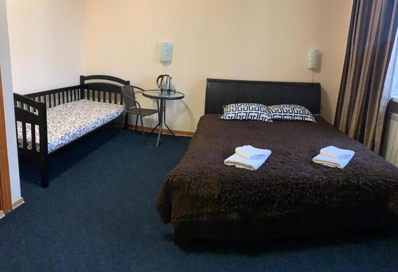 חדר סטנדרט לשלושה עם מרפסת, Mini Hotel Sakvoyage
