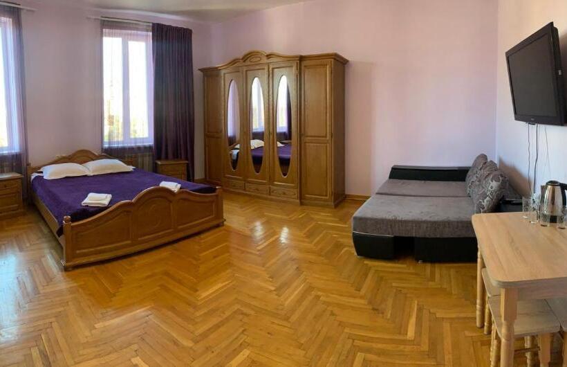 חדר סטנדרט לארבעה, Mini Hotel Sakvoyage