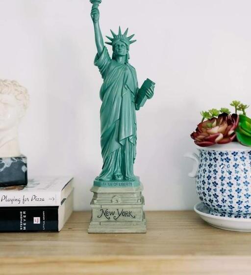 스탠다드 스튜디오, New York Suite Ii At Avida Towers Aspira