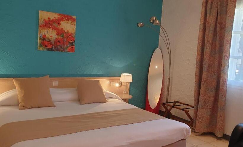 Семейный Номер, Logis Hôtel & Restaurant Le Fleurance