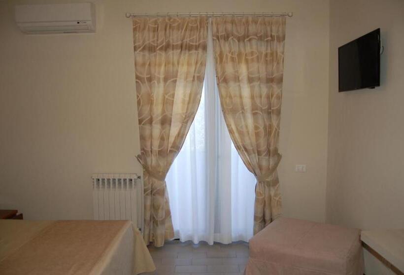 غرفة عائلية, Marelba