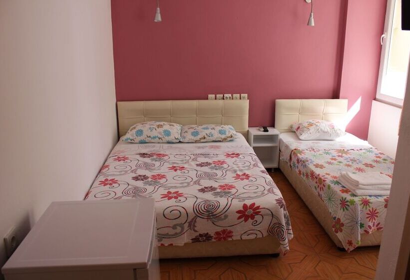 Номер Стандарт Трехместный, özge Pansiyon   Hostel