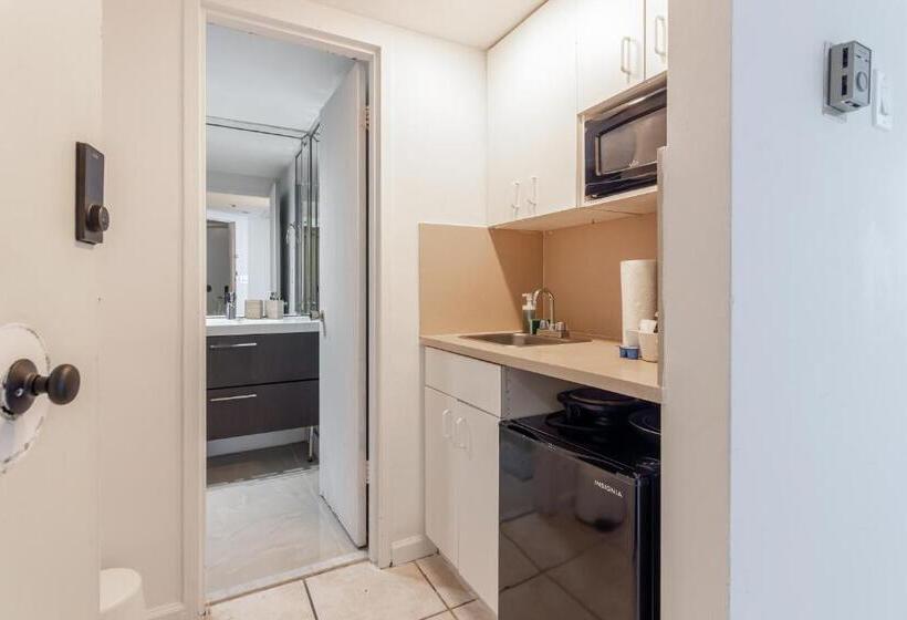 استودیوی لوکس, Girasole Rentals