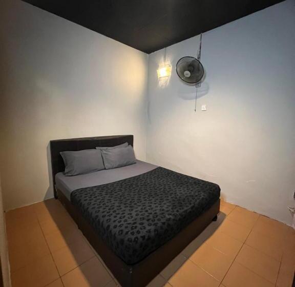Economy Room, Ghazrins Garuda Jb
