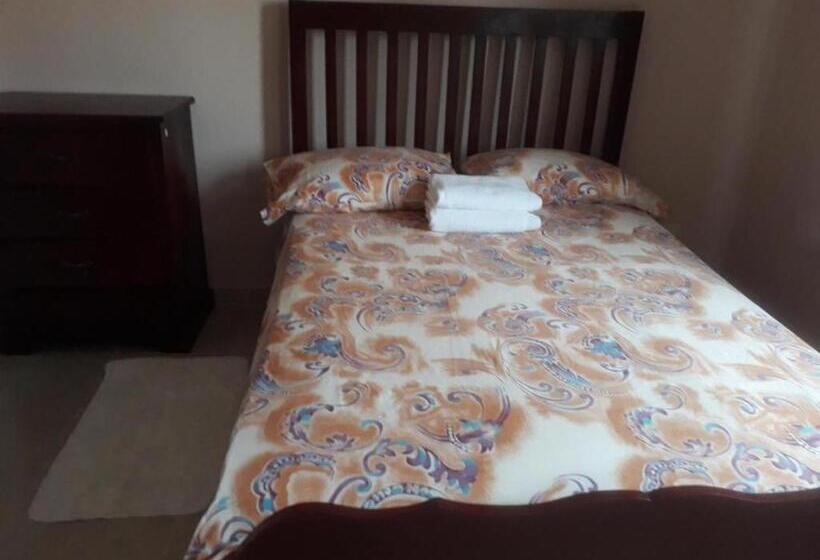Номер Стандарт, Room In Guest Room   Apartahotel Next Nivel   Queen Room With Fan