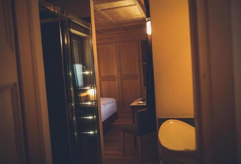 Номер Superior с Балконом, Alpen Hotel Chalet