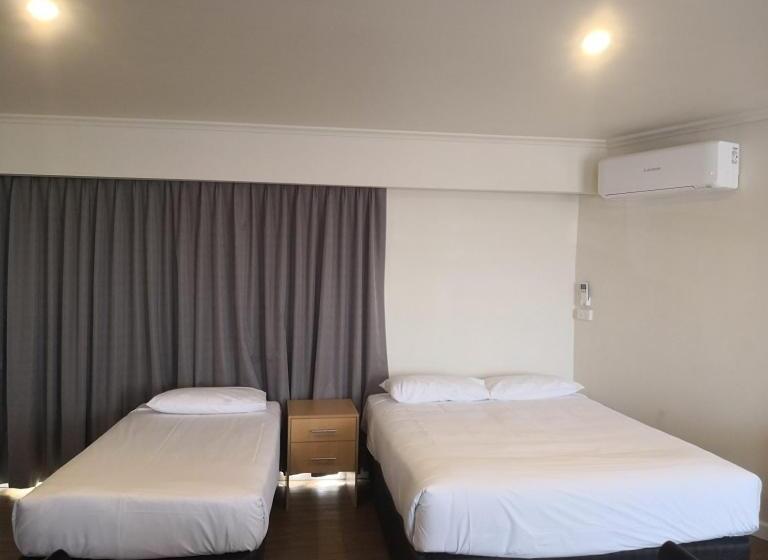 패밀리 룸, Dandenong Motel