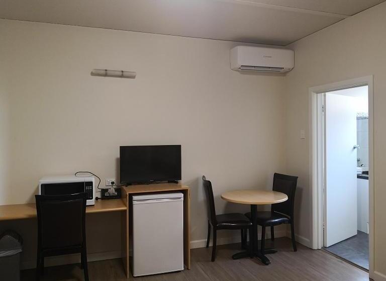 패밀리 룸, Dandenong Motel