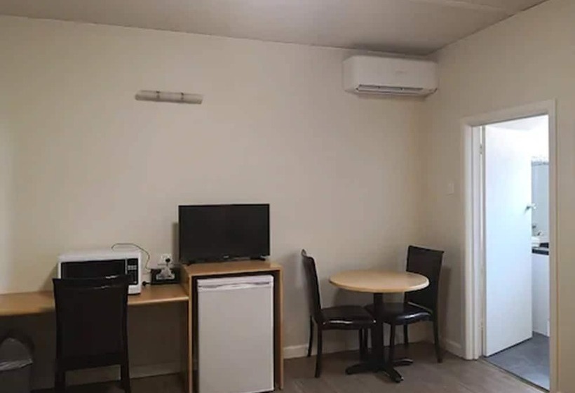 패밀리 룸, Dandenong Motel