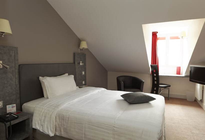 غرفة كلاسيكية, La Table De Gustave