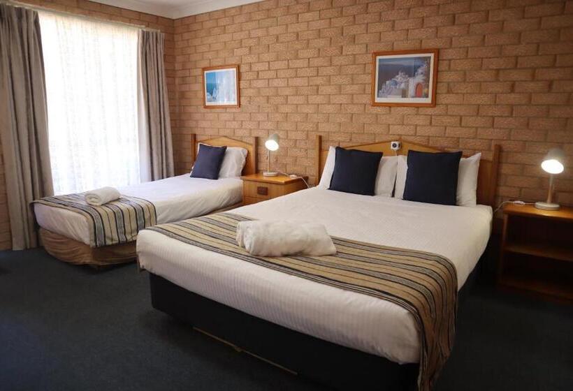 Семейный Номер, Golden Chain Aalana Motor Inn