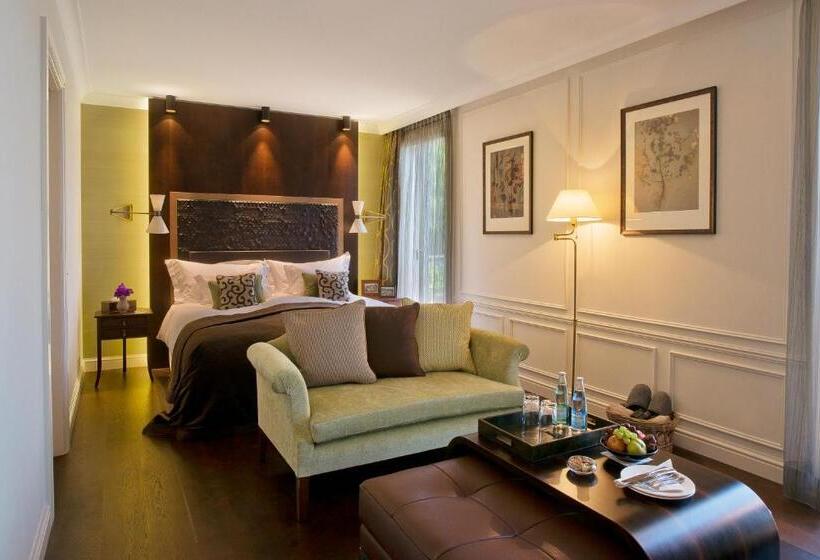 Superior room with lake view, Villa Honegg