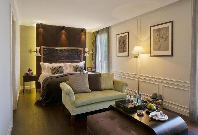 Superior room with lake view, Villa Honegg