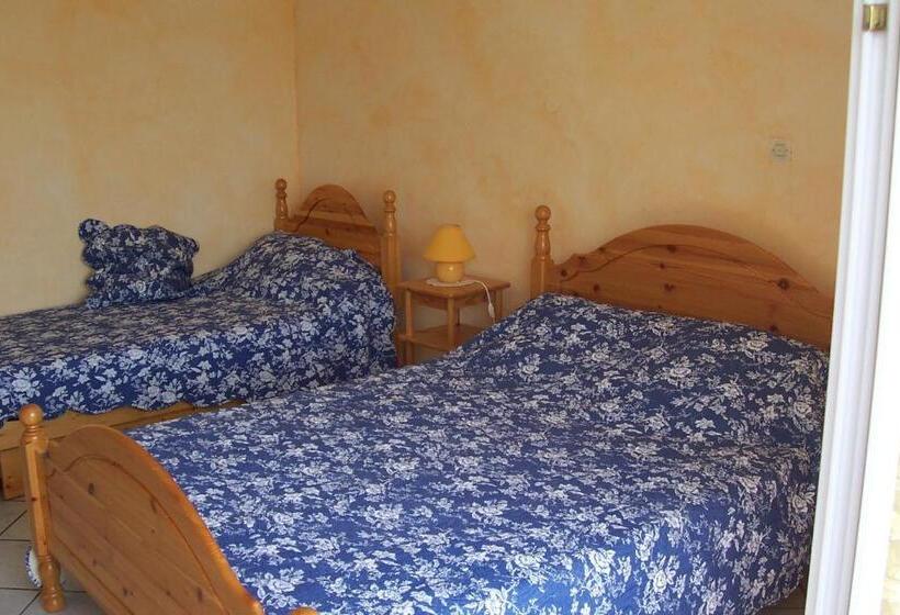 Номер Стандарт Трехместный, Le Fenouillet Chambres D Hotes Proche Des Grands Buffets