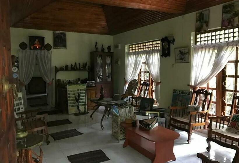 Номер Стандарт, Sinharaja Tour Hostel