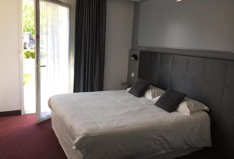 Номер Стандарт Трехместный, Brit Hotel Marvejols