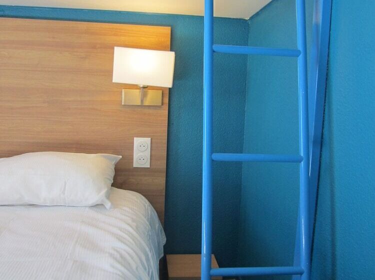 Номер Стандарт Трехместный, The Originals Access, Hôtel Les Iris, Bercksurmer