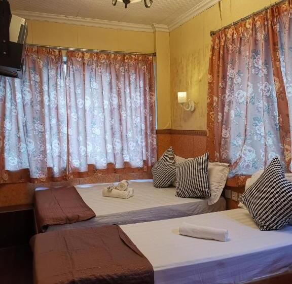 Economy Triple Room, Toronto Guest House