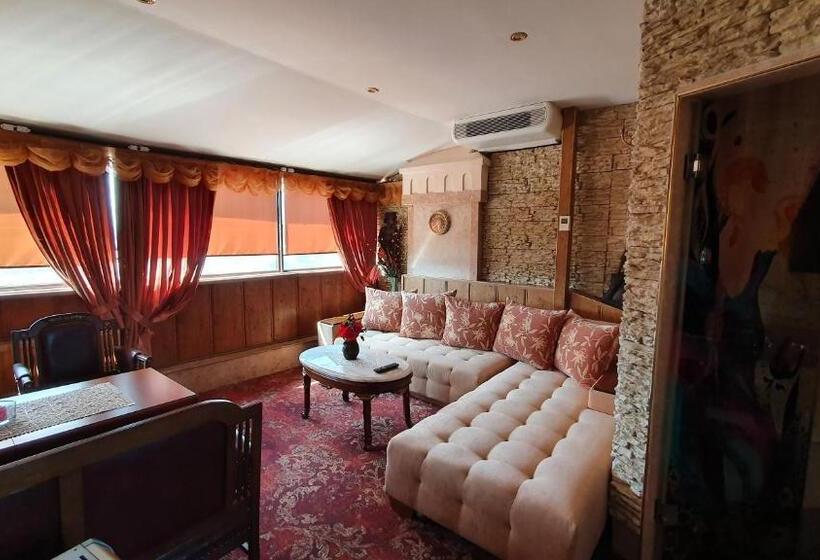 سوییت با چشم‌انداز پانوراما, Boutique Hotel Boris Palace & Restaurant