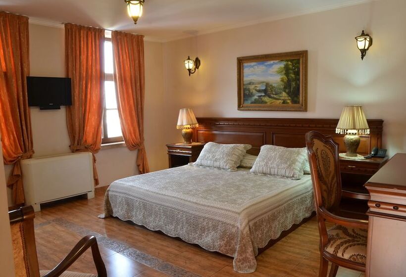 استودیوی استاندارد, Boutique Hotel Boris Palace & Restaurant
