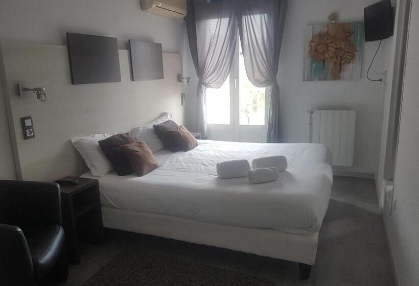 Номер Стандарт, Logis Hôtel Restaurant Les Charmettes