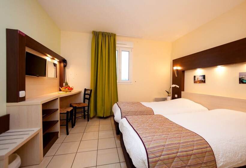 غرفة قياسية ثلاثية, Logis Jum