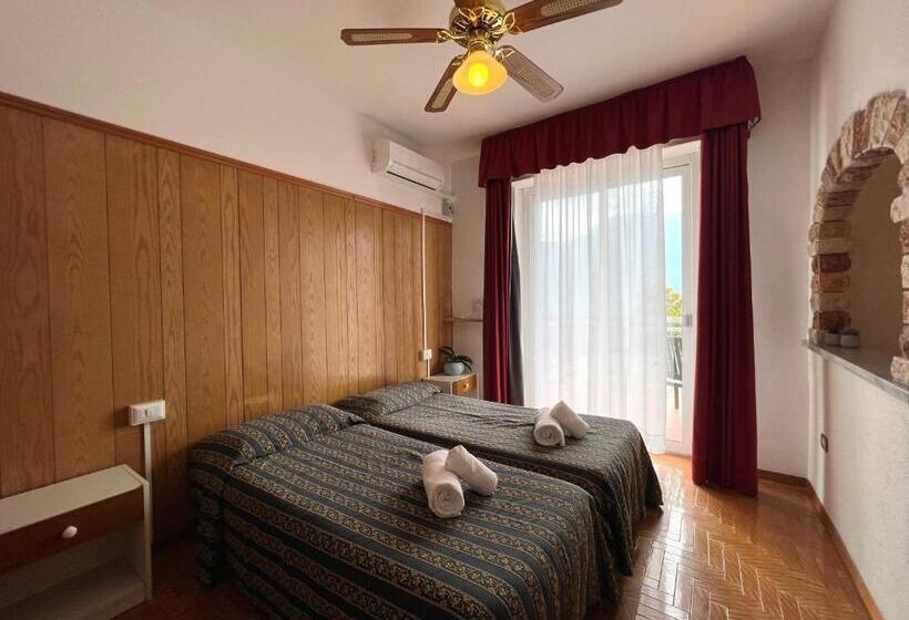 Номер Стандарт Трехместный, Village Bazzanega   Montagnoli Group