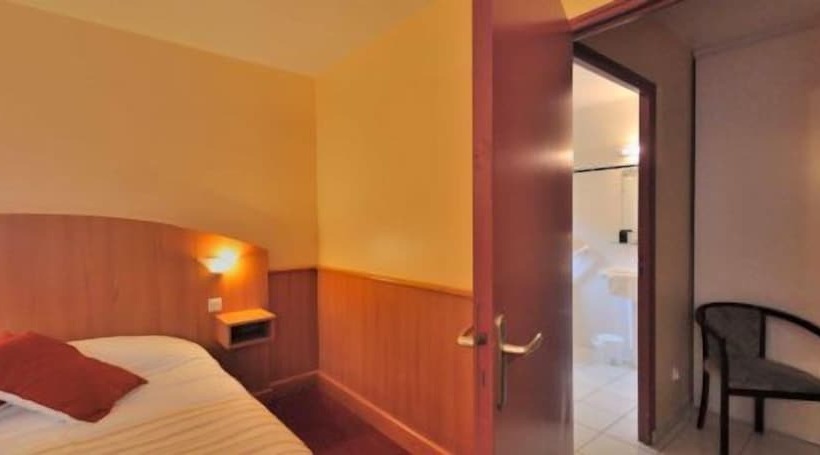 Номер Стандарт Трехместный, Logis Hôtel Lucotel