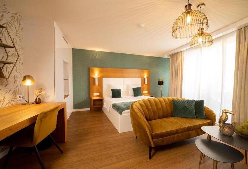 Люкс Кровать Кинг, Van Der Valk Hotel Beveren