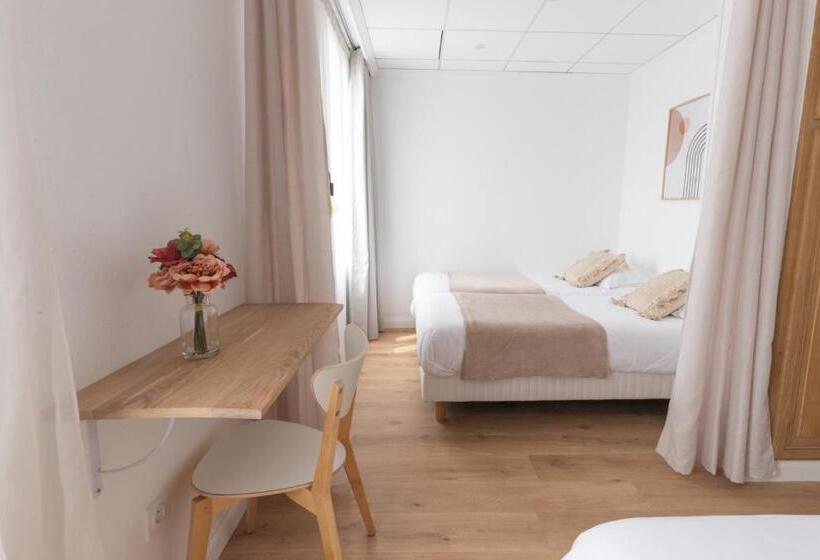 Четырехместный Номер Стандарт, Hôtel Porte Mars Reims Gare Centre Arena