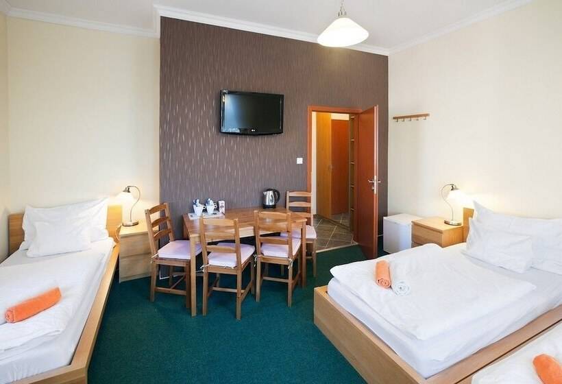 غرفة عائلية, Pytloun Self Check In Hotel Liberec