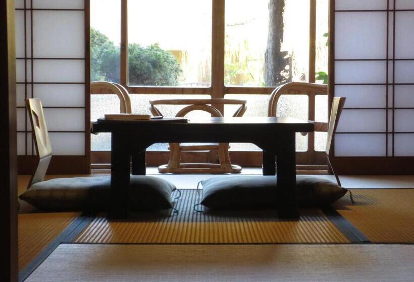 Семейный Номер Совместный Санузел, K S House Ito Onsen  Historical Ryokan Hostel
