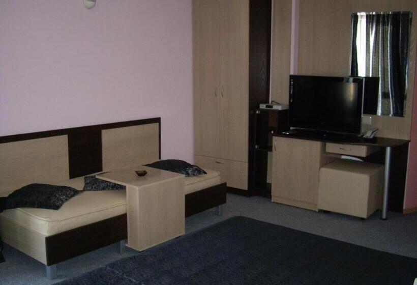 استودیوی استاندارد, Family Hotel Avramov