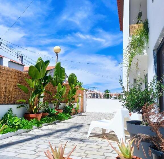 Люкс с Балконом, Supertubos House Peniche