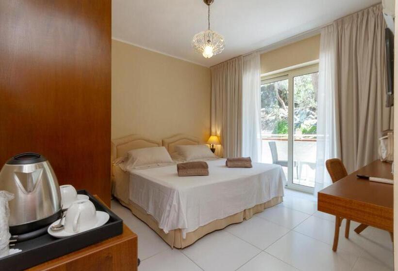 Классический Номер, Simius Playa