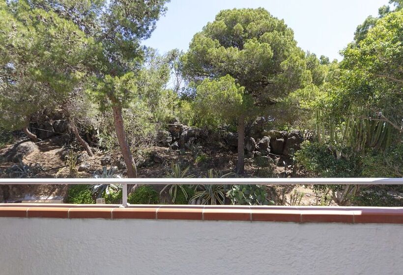 Классический Номер, Simius Playa