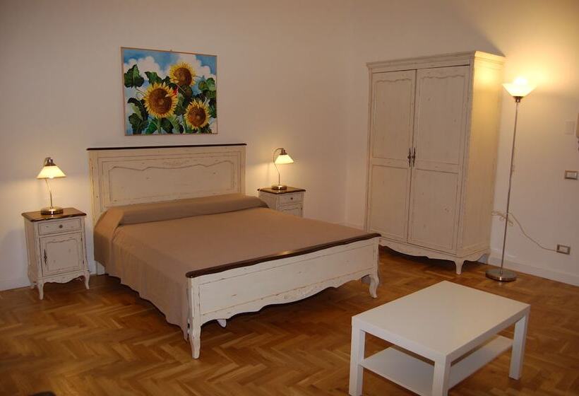 标准间, Federico Secondo B&b