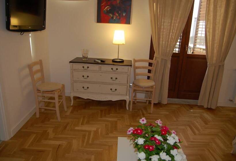 标准间, Federico Secondo B&b