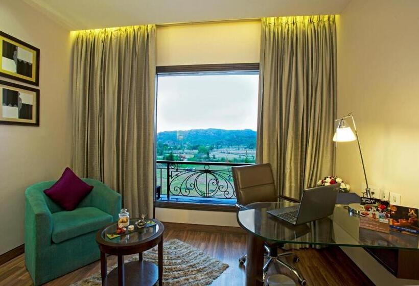 اتاق لوکس, Golden Tulip Chandigarh, Panchkula