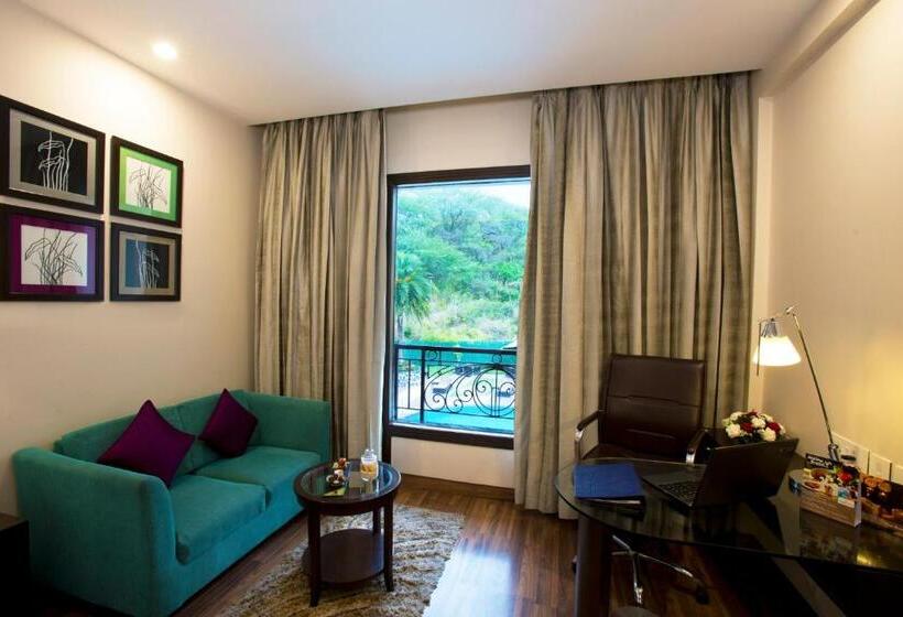 اتاق کلوب با چشم‌انداز, Golden Tulip Chandigarh, Panchkula