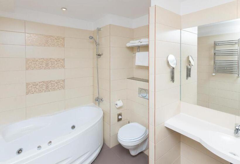 스위트 킹사이즈 침대, Wyndham Cluj