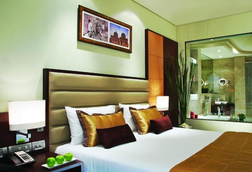 Deluxe Suite, Vivanta Hyderabad Begumpet