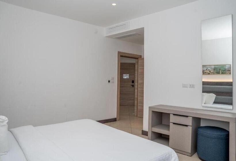 سوئیت با بالکن, Liv Weibdeh Hotel Suites