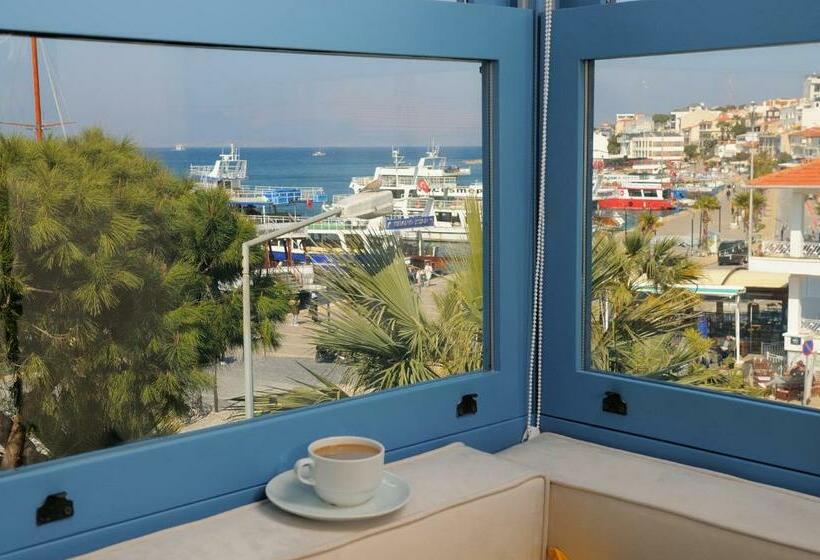 اتاق لوکس با بالکن و چشم‌انداز دریا, çeşme Horasan