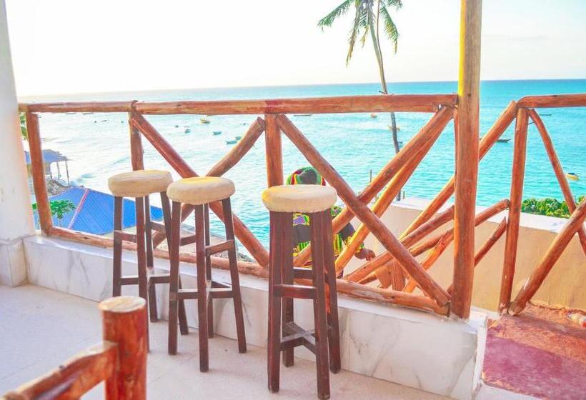 Номер Стандарт Трехместный, Room In Bb   Room Ally At The Beach For 2 3 Guests