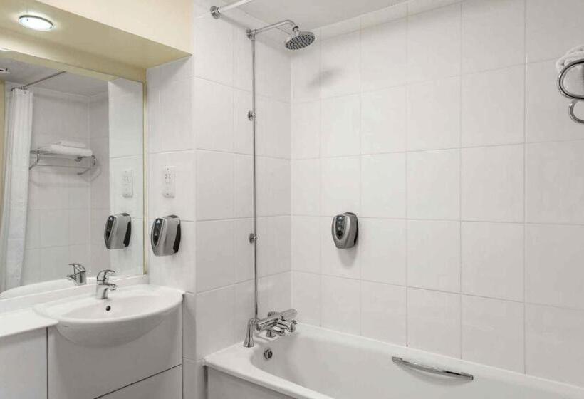 اتاق استاندارد با 2 تخت دوبل, Days Inn Chesterfield   Tibshelf